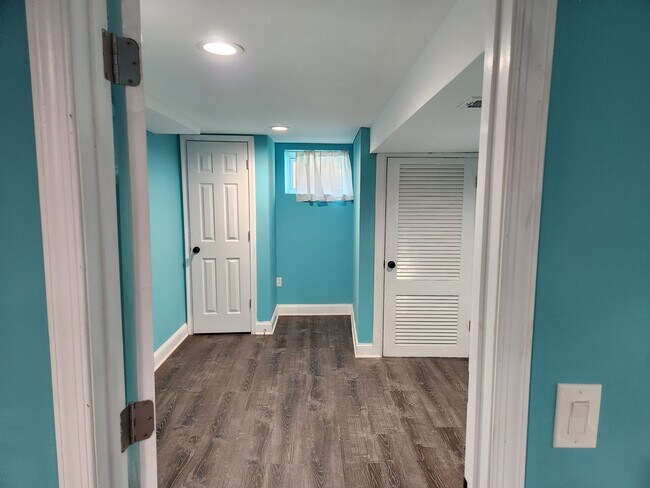 Building Photo - 5014 Nantucket Rd