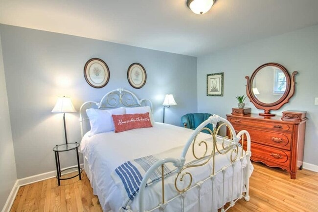 Building Photo - 201 Springdale Rd