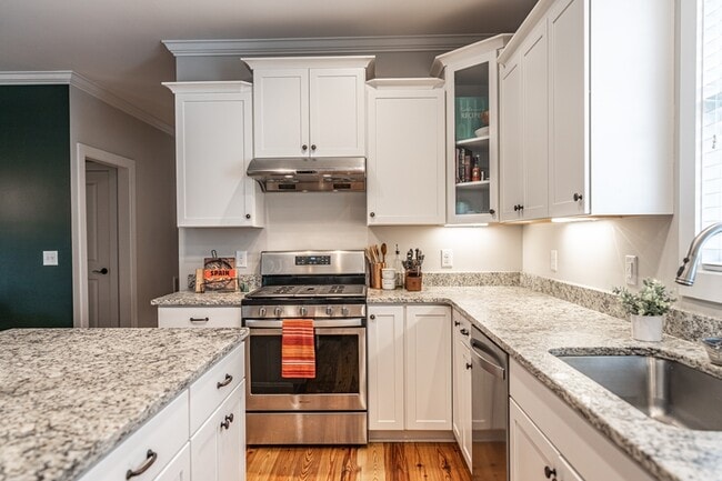 Building Photo - 420 Manning Square