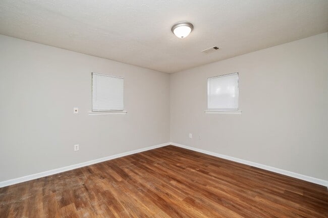 Building Photo - 114 Crenshaw Dr