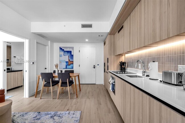 Building Photo - 225 N Miami Ave