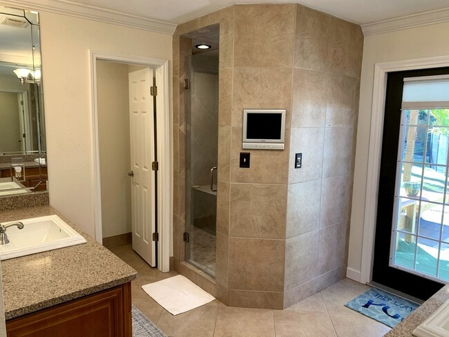 Building Photo - 794 Spring Lake Dr