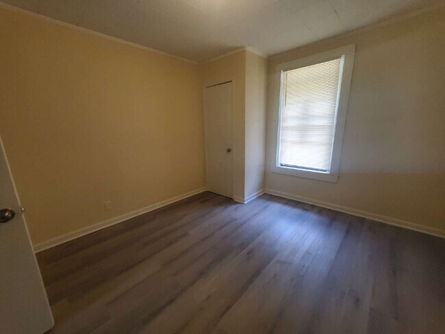 Building Photo - 320 Macon St