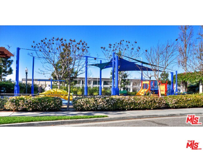 Building Photo - 5831 Seawalk Dr