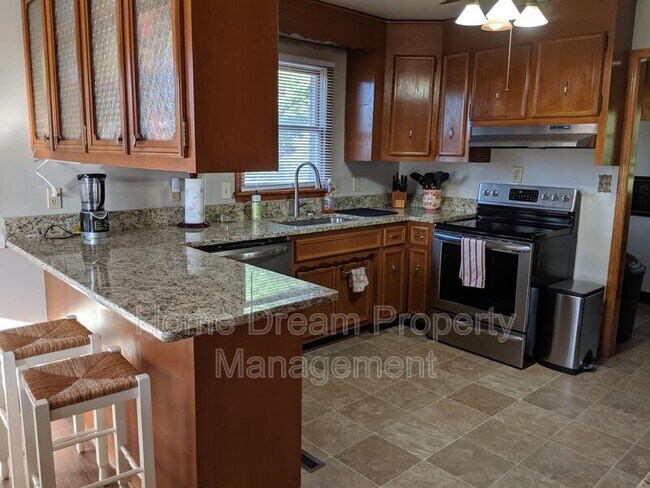 Building Photo - 1401 Bragg Rd