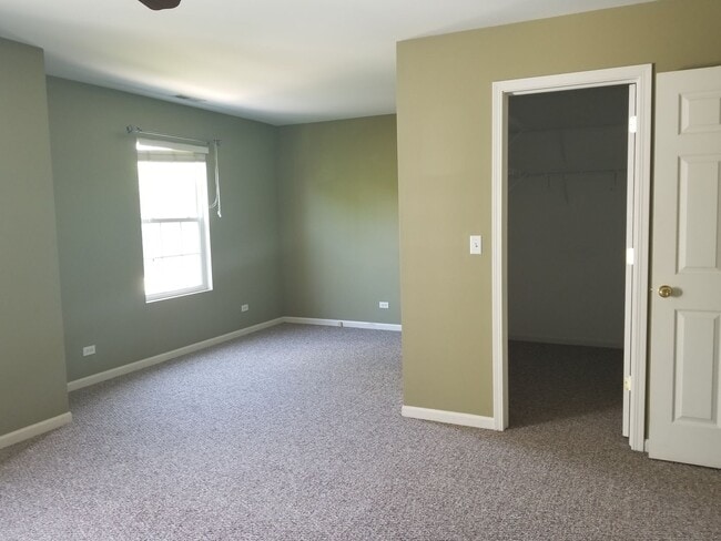 Building Photo - Aurora Two Bed Two Story Townhome