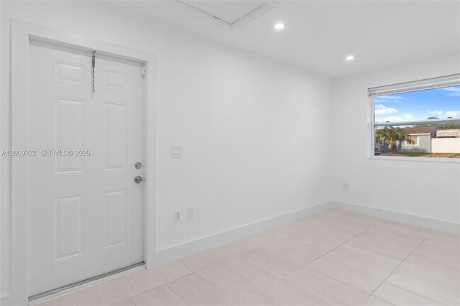 Building Photo - 1481 SW 49th Ave