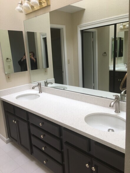 Building Photo - 14315 Seagate Dr