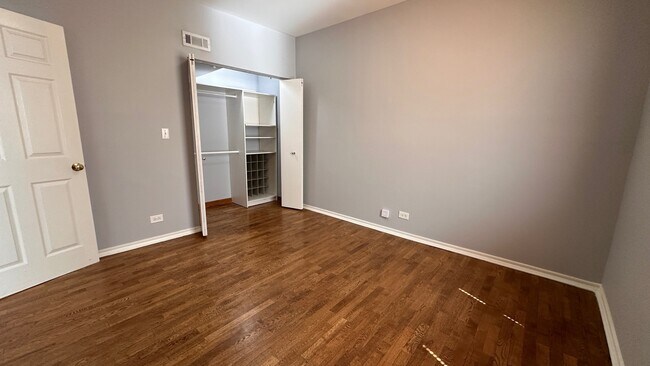 Building Photo - 4917 N Avers Ave