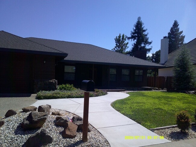 Building Photo - 960 Monique Way