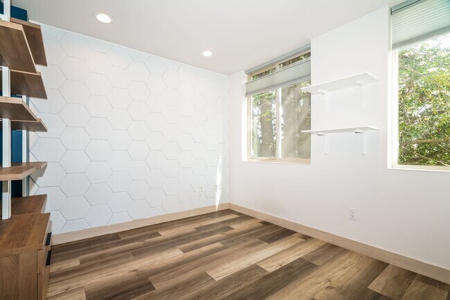 Building Photo - Stylish 3 Bedroom with Rooftop Decks and Dedicated Parking
