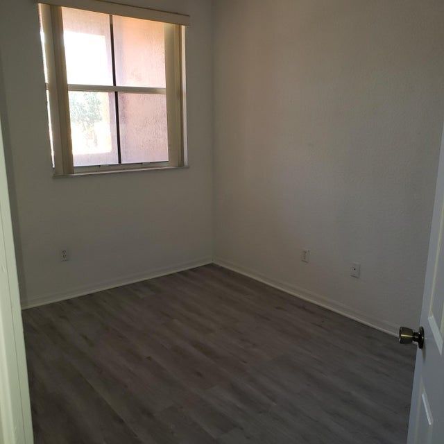 Building Photo - 4948 Leeward Ln