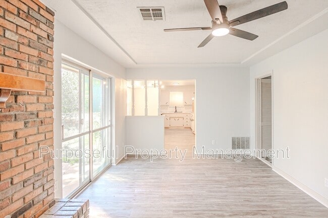 Building Photo - 2412 Laneway Dr