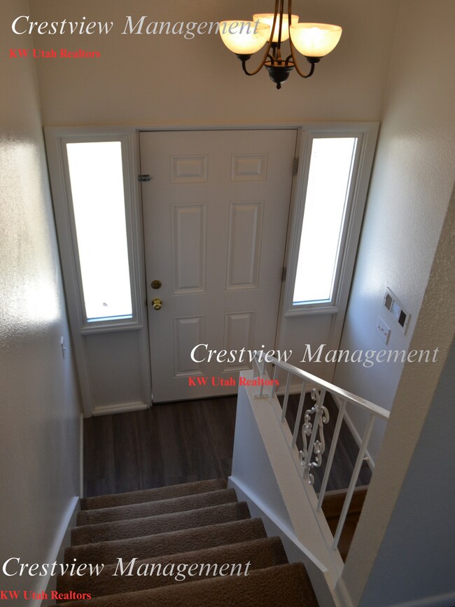 Building Photo - Walton Duplex