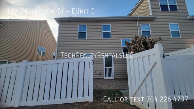 Building Photo - 107 Dellbrook St