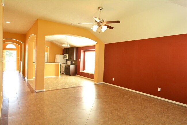 Building Photo - 9303 Daisy Cove Ln