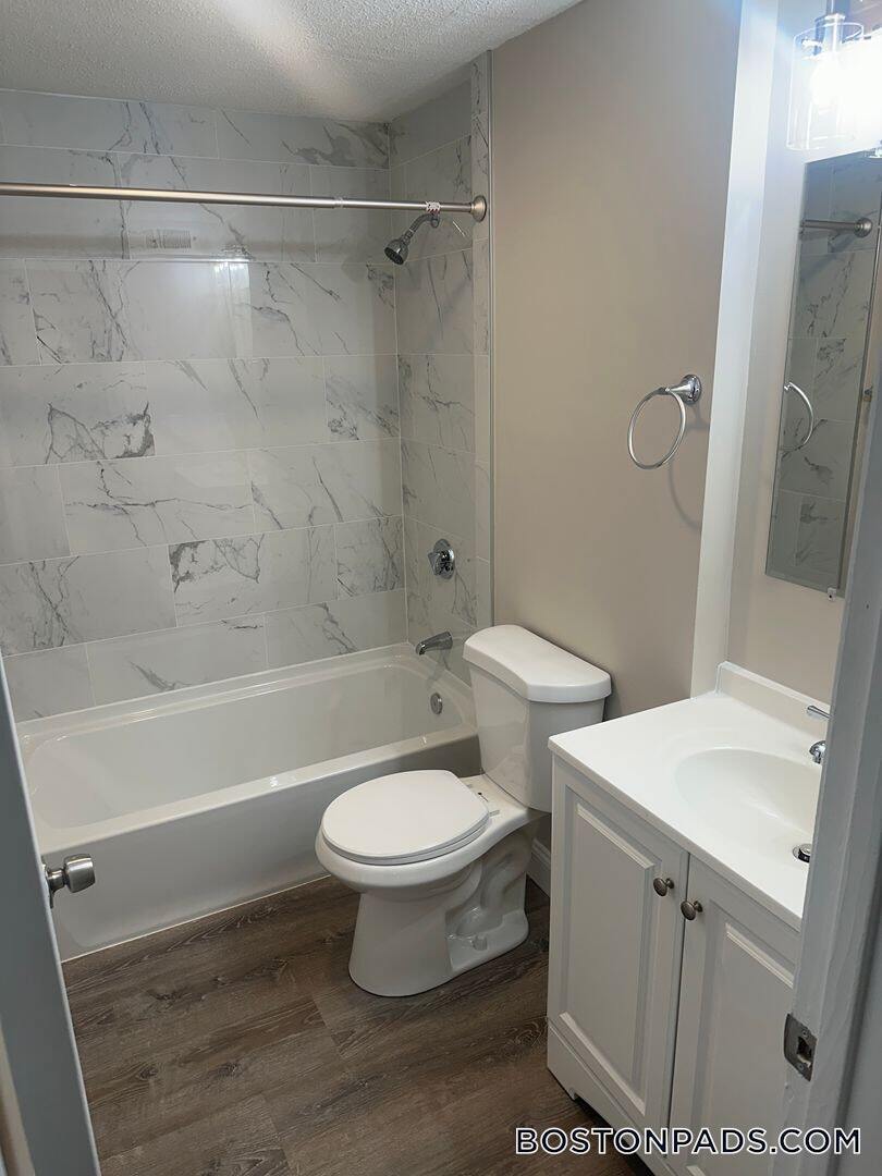 Building Photo - 13 Kenmar Dr