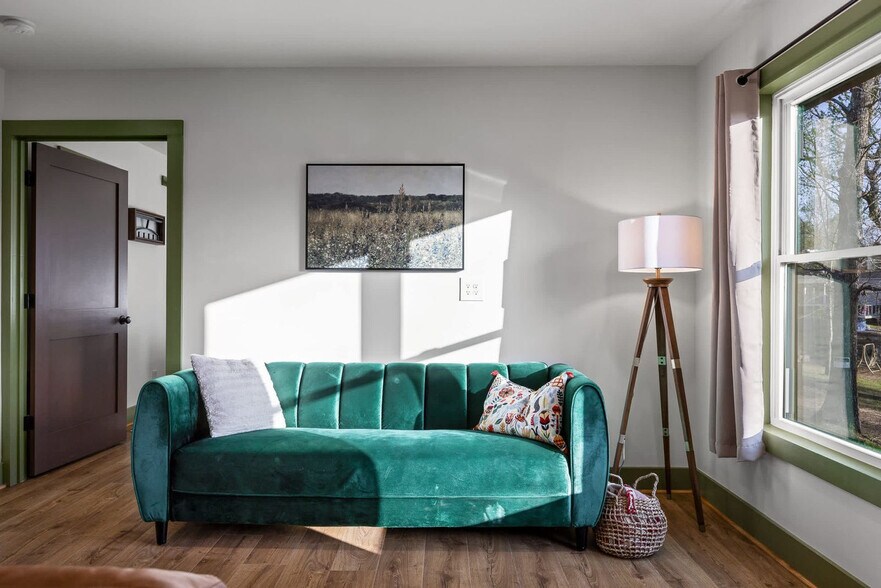 Building Photo - 250 Mt Della Rd