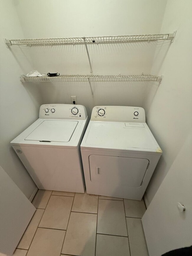 Building Photo - Beautiful South Charlotte Condo For Rent