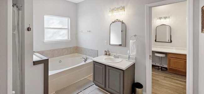 Building Photo - 1805 Irish Hill Dr