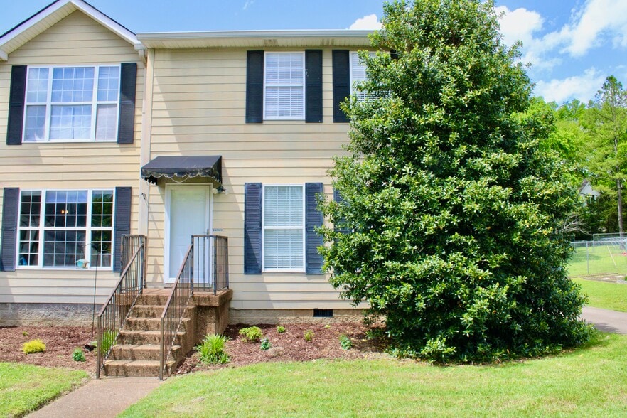 Welcome Home!! - 161 37th Ave N