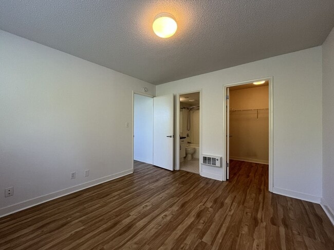 Building Photo - 1Bd/1Ba Home in Goose Hollow neighborhood ~ Secured Garage Parking and Additional Storage Unit!!!