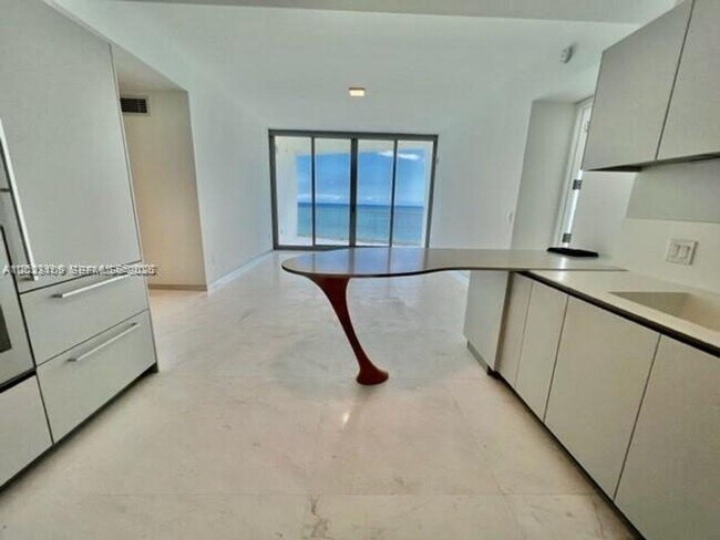 Building Photo - 16901 Collins Ave