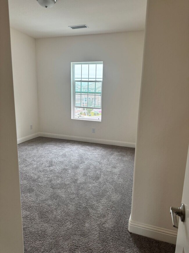 Building Photo - Single Family Home