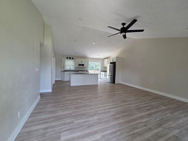 Building Photo - One Level Living