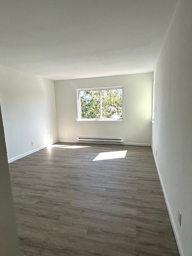 Building Photo - Redwood City Apartments Unit 5