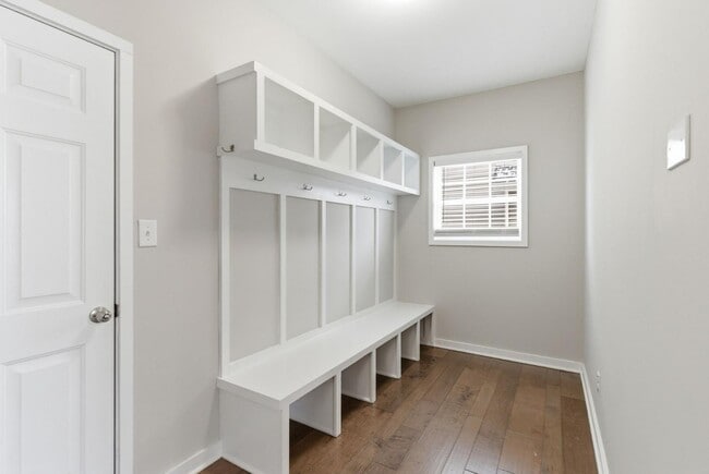 Building Photo - 1168 Autumn Ridge Dr