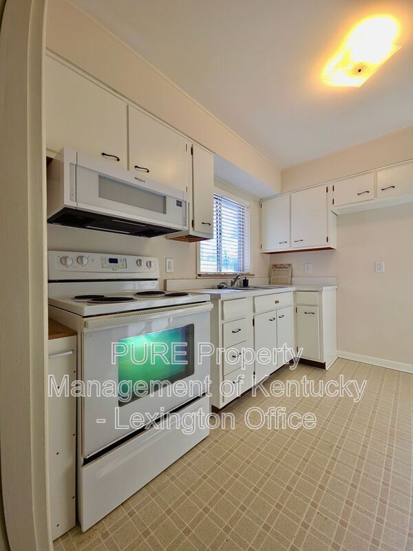 Building Photo - 114 Greenbrier Road