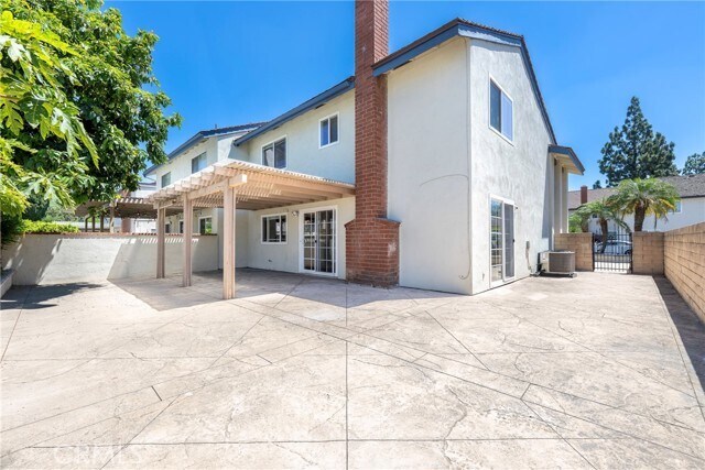 Building Photo - 207 Los Padres Ln