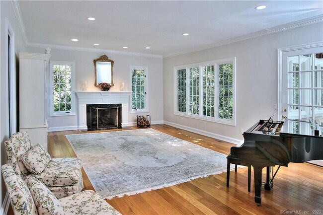 Building Photo - 30 Soundview Farm Rd