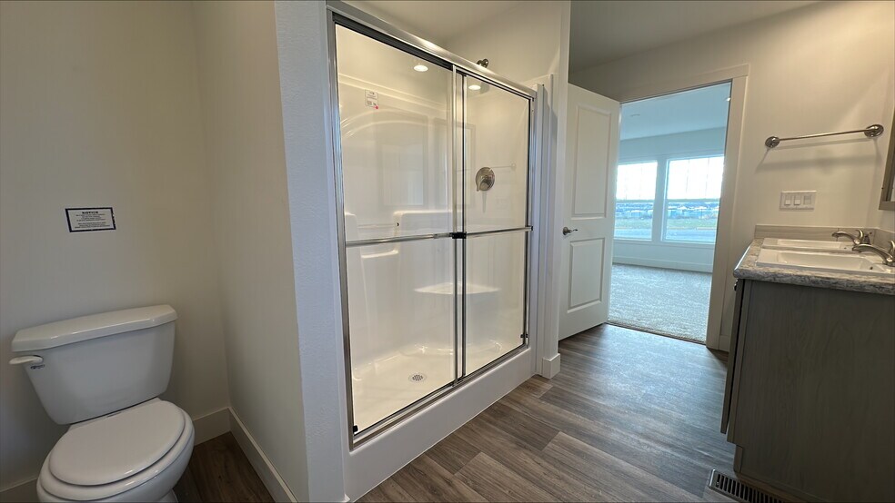 Building Photo - 6 Lapin St