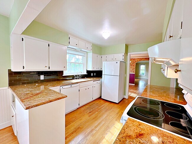 Building Photo - 6309 NE Broadway