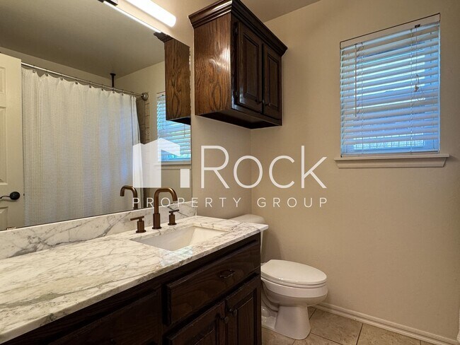 Building Photo - 3 Bed/2 Bath Edmond Home **AMAZING Location with All Appliances Included**