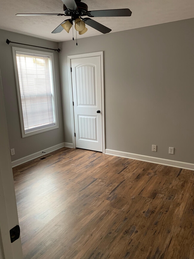 Building Photo - 678 Fox Hound Dr