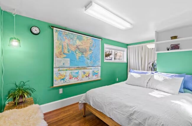 Building Photo - Bright & Comfortable 2-Bedroom, 1-Bathroom Main Floor Home | E 10th St, Port Angeles, WA | $2,200...