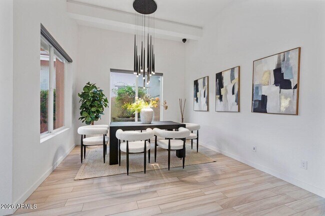 Building Photo - 5543 E Beryl Ave