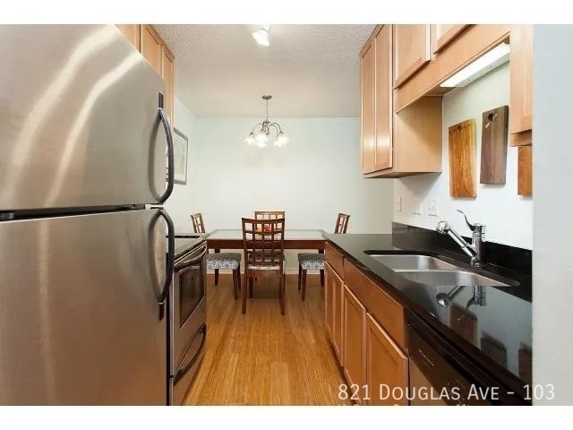 Building Photo - 821 Douglas Ave