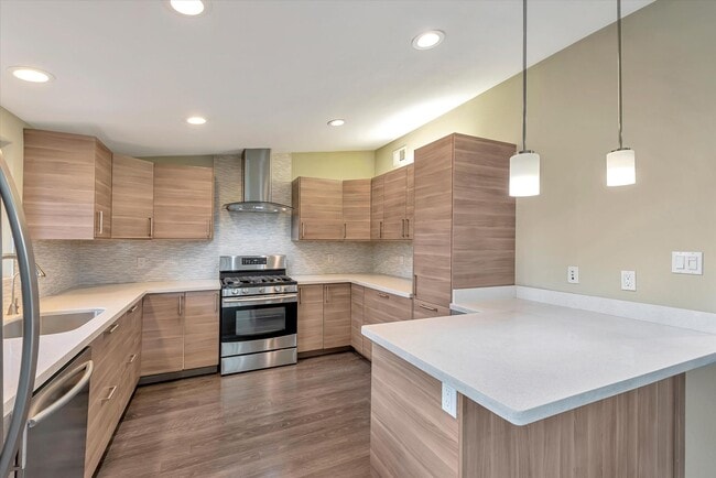 Building Photo - Modern Elegance & Effortless Style l 4BR Santa Clara Home