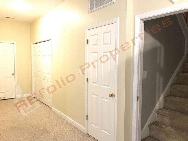 Building Photo - Wonderful 3BD 4 BA 1 Car-Garage End Unit T...
