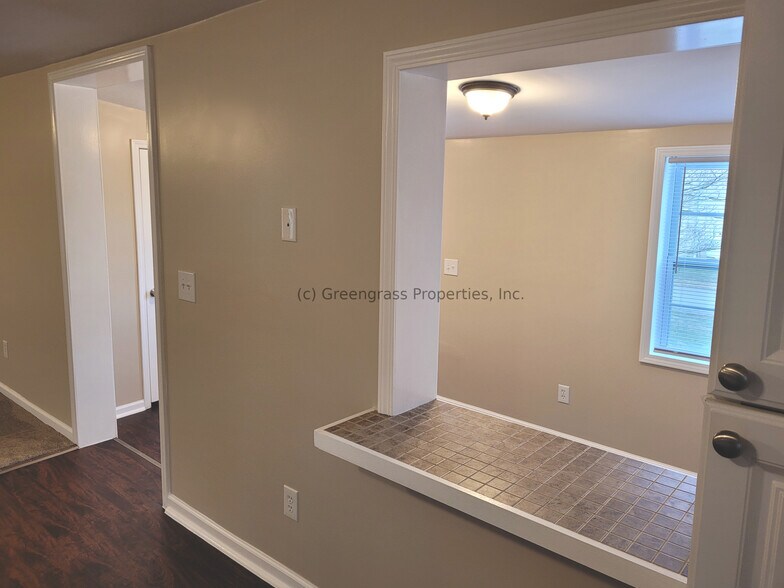 Breakfast Bar - 205 S 6th St