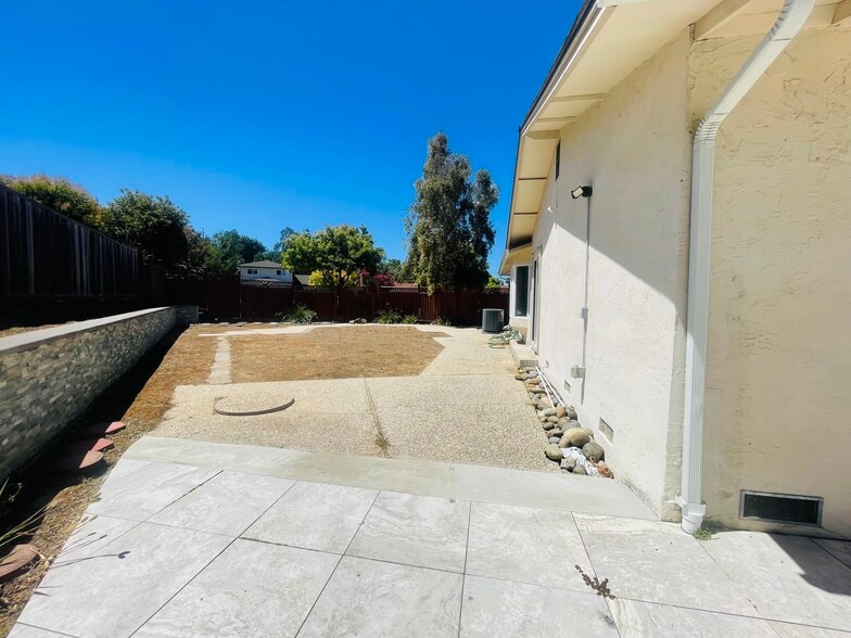 Building Photo - 1150 Stafford Dr
