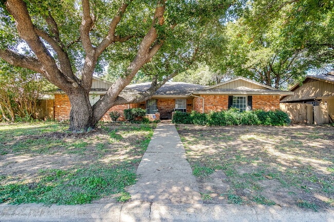 Primary Photo - Spacious, Recently Updated Duplex!