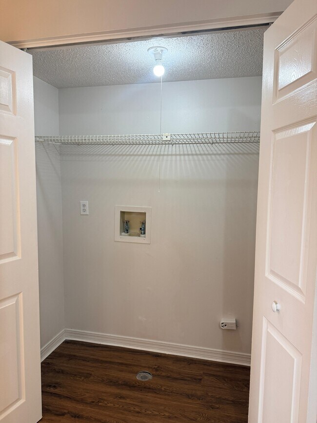 Building Photo - 460 Crabapple Ct