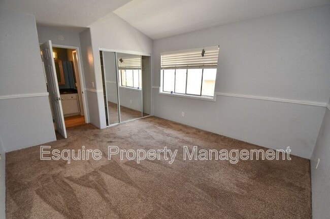 Building Photo - 580 Rosewood Ave