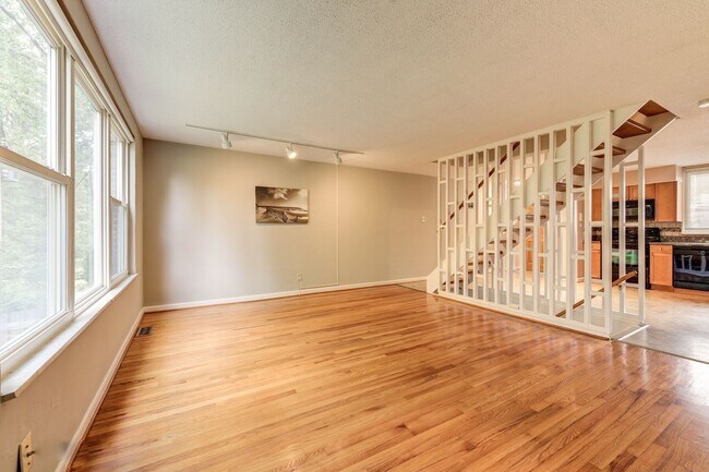 Building Photo - 25 Tower Hill Ct