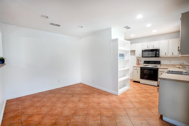 Building Photo - 3611 Cookstown Dr
